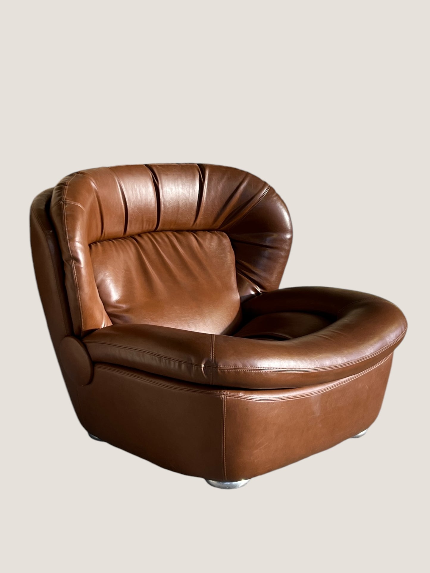 Comfy Clam Chair in Chocolate